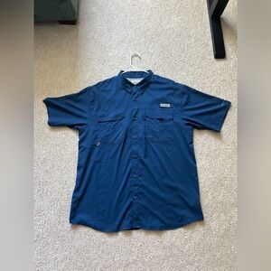 Columbia Men’s Short-Sleeve Button-Front Shirt in Navy Blue
